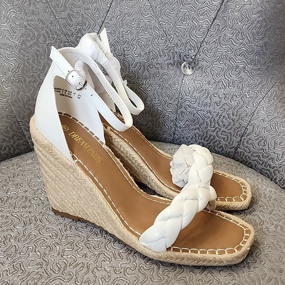 Dream Pairs Espadrille Sandals, New. Size 9